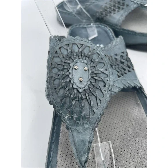 Earth Green Salsa Midnight Blue Women's Sandal Size 9.5M Perforated Leather - Picture 6 of 11